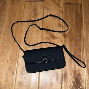 Tory Burch crossbody wallet missing wristlet strap